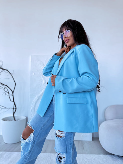 Oversize švarkas su juodomis rankovių sagomis - SOFT BLUE